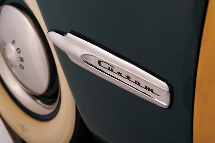  Ford Custom Station Wagon 1949 года  (фото 5 из 19)